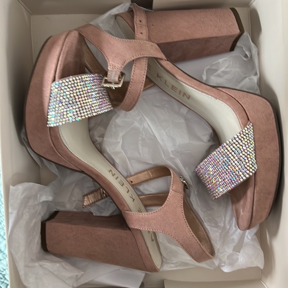 Anne Taylor sparkling sandal.  Size 7 1/5.  Worn to a wedding! - Picture 8 of 10